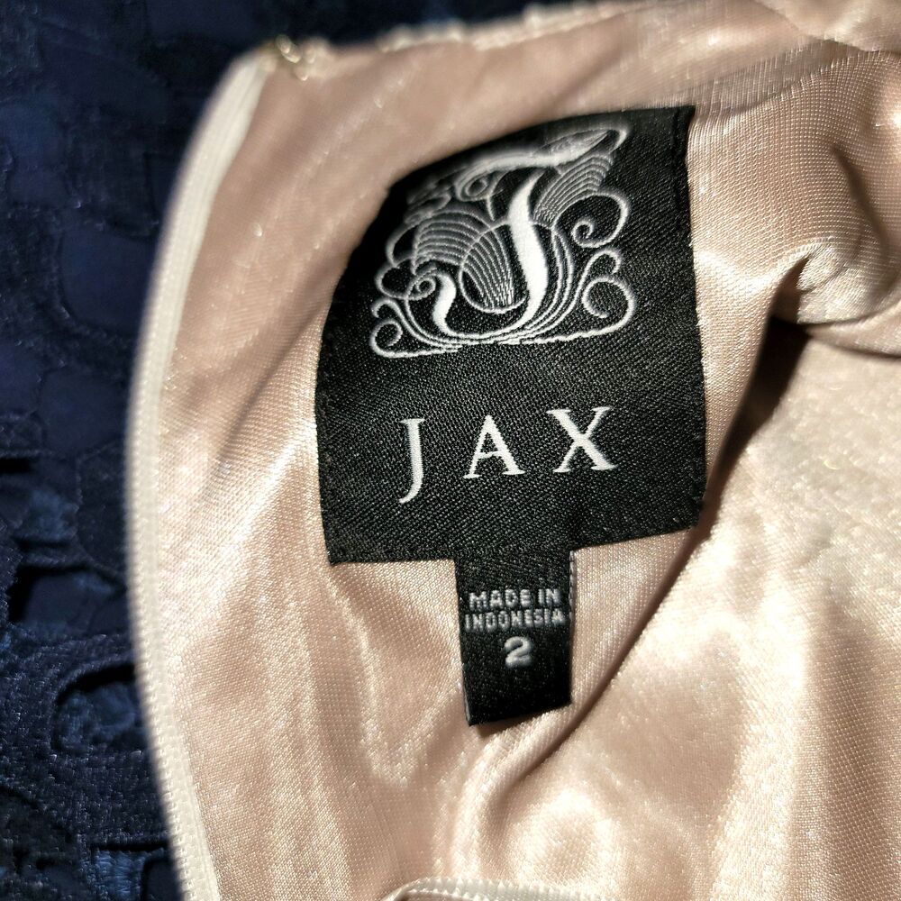 JAX Two Toned Ivory/Black Lace Fitted Dress with Lace Belt Size 2 - Picture 7 of 10
